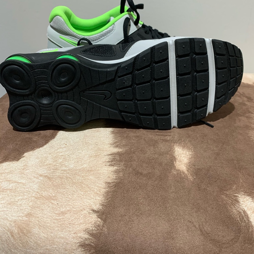 Nike shoes - Picture 4 of 5